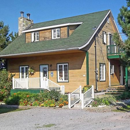 Gite La Halte Du Verger Bed And Breakfast Рив'єр-дю-Лу Екстер'єр фото