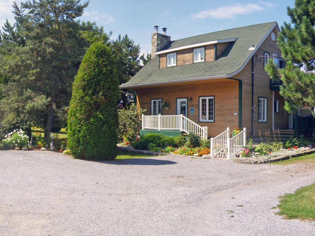 Gite La Halte Du Verger Bed And Breakfast Рив'єр-дю-Лу Екстер'єр фото