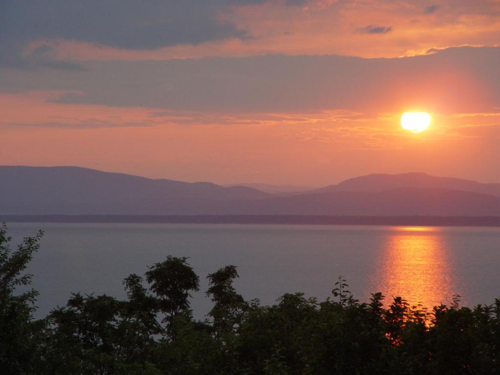 Gite La Halte Du Verger Bed And Breakfast Рив'єр-дю-Лу Екстер'єр фото