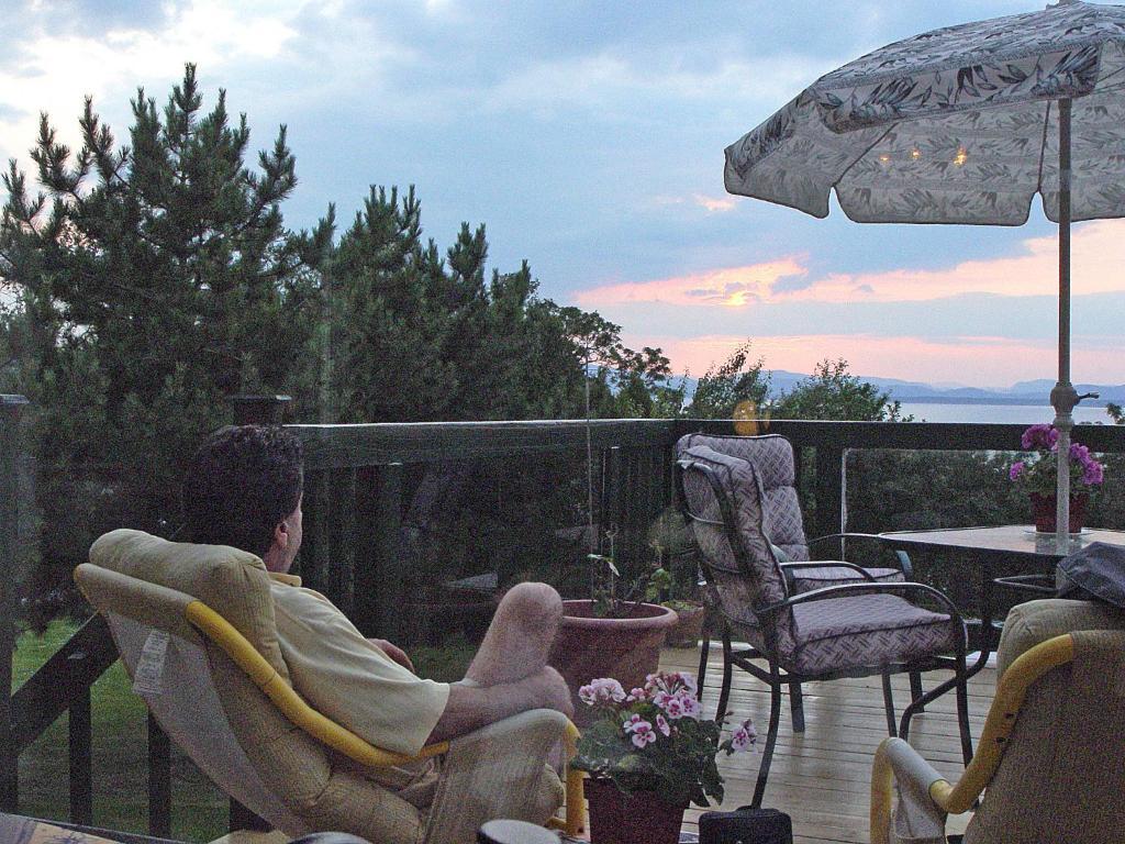 Gite La Halte Du Verger Bed And Breakfast Рив'єр-дю-Лу Екстер'єр фото