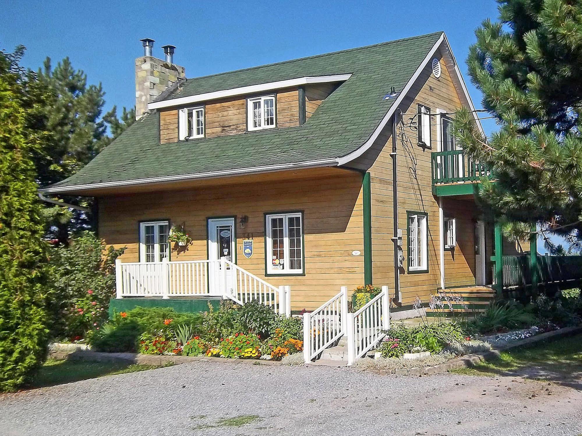 Gite La Halte Du Verger Bed And Breakfast Рив'єр-дю-Лу Екстер'єр фото