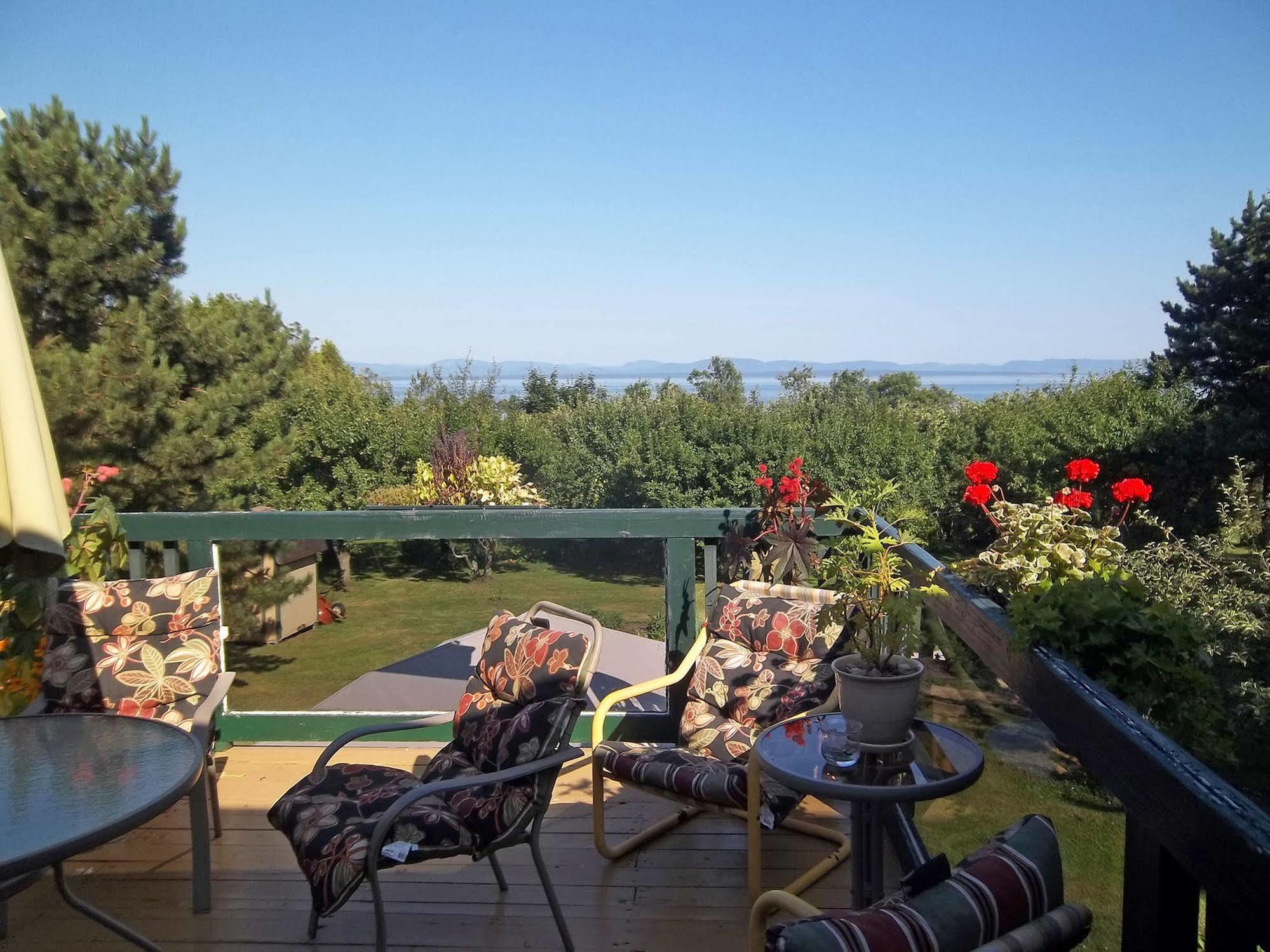 Gite La Halte Du Verger Bed And Breakfast Рив'єр-дю-Лу Екстер'єр фото